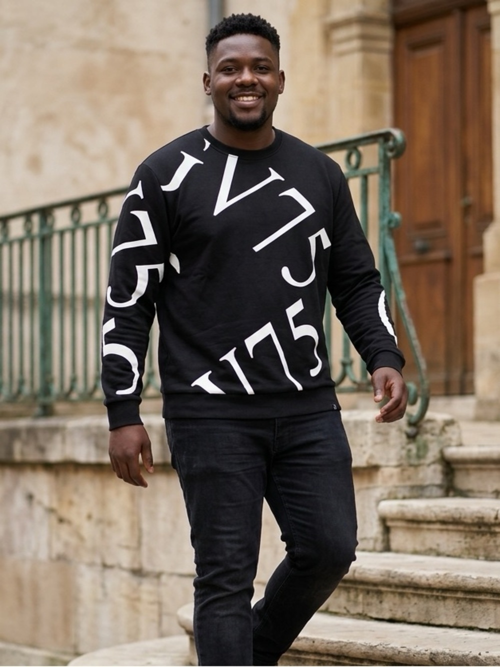 NWT Avenue George V Paris Men’s Black Large Print Monogram “GV 75” Sweatshirt-XL